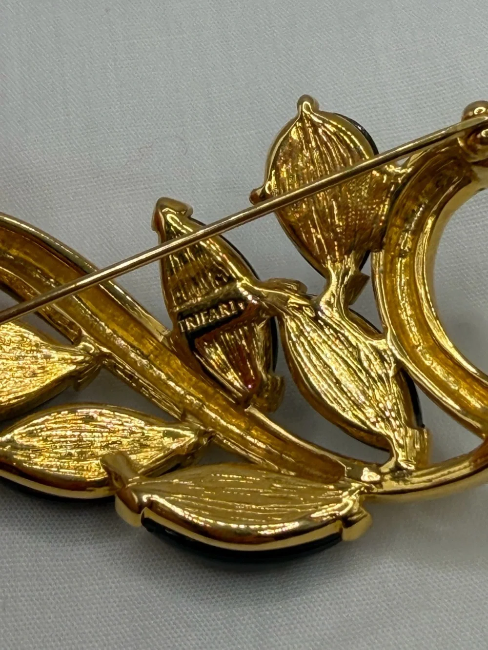 Vintage Trifari Signed Brooch Pin Gold Tone Black Cabochon Leaves Floral